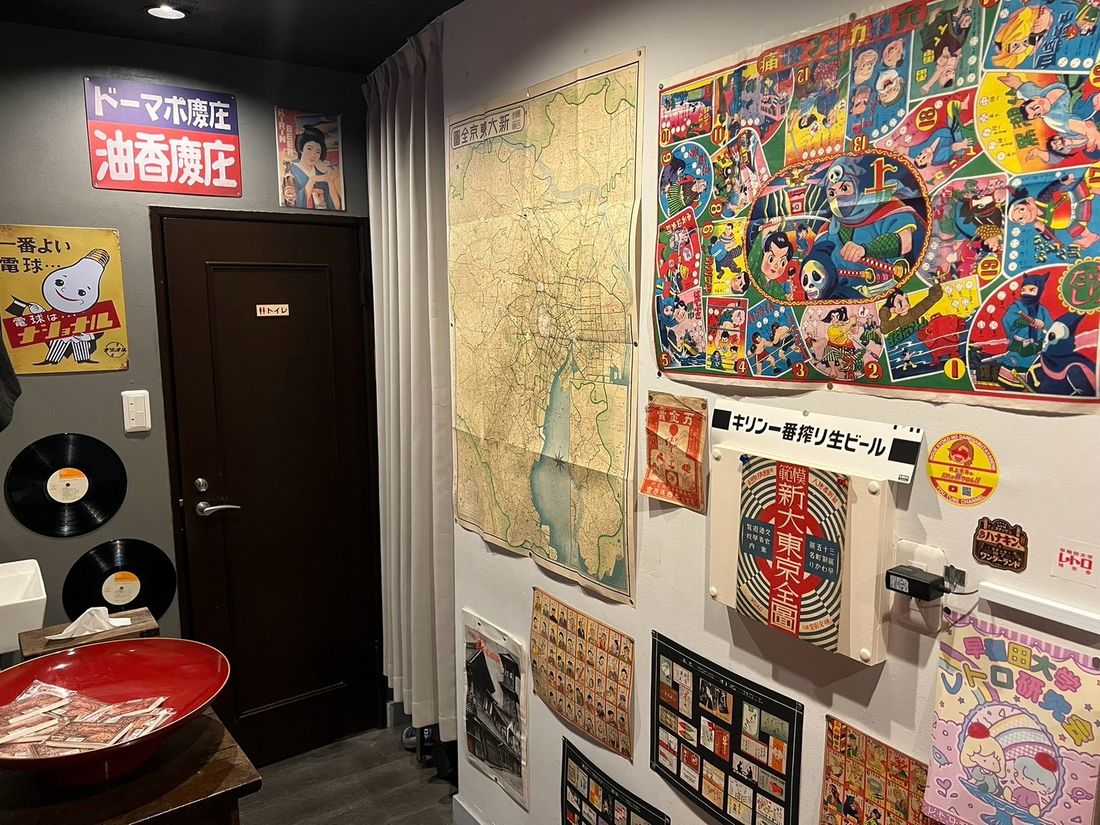 レトロポスターの壁